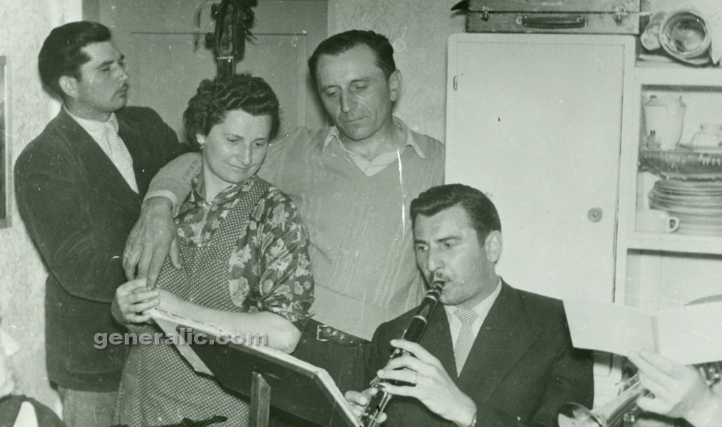 19570325 Ivan Generalic, Anka and Josip playing a clarinet, 1957