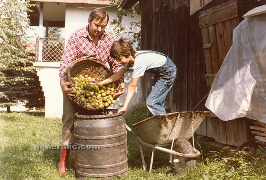 19800900 Josip Generalic and Goran, Hlebine 1980 (6)