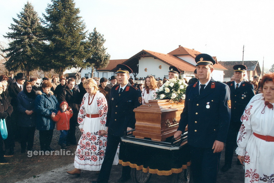 20041225 Josip Generalic funeral, Hlebine 2004 (23)