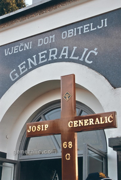 20041225 Josip Generalic funeral, Hlebine 2004 (32)